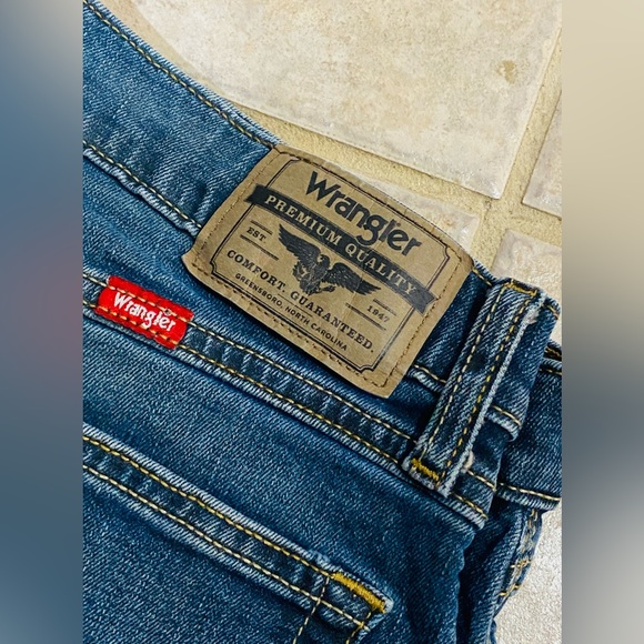 Wrangler Athletic Fit 32/32 Men’s Jeans RN# 130273 - Picture 3 of 13